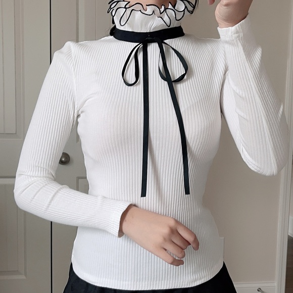 Cute knit top - Picture 2 of 2